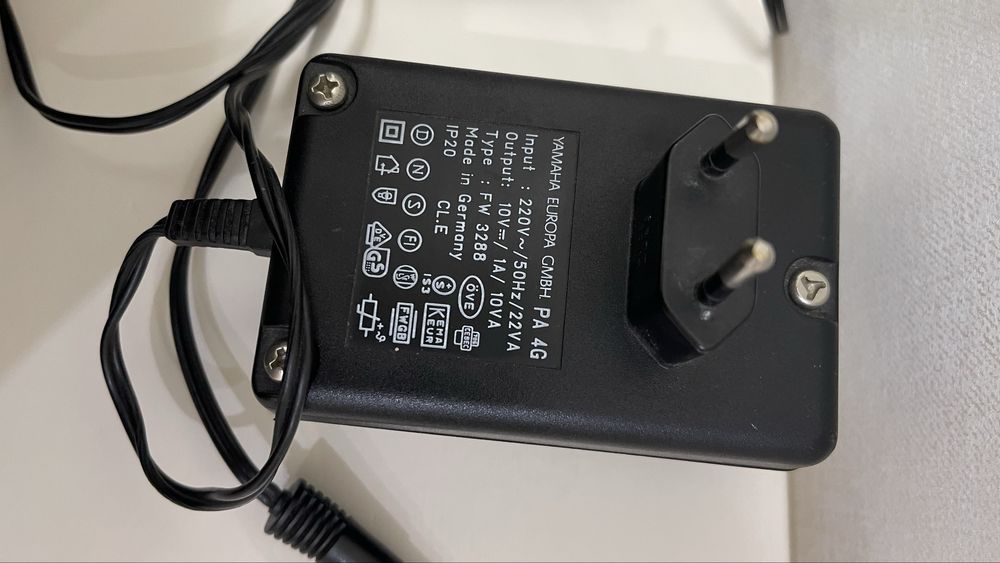 Синтезатор Yamaha PSR 200