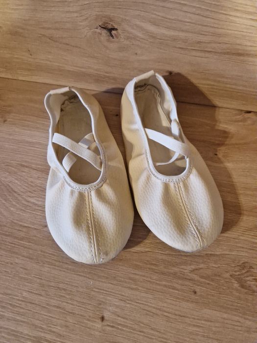 Baletki beżowe rozm.33