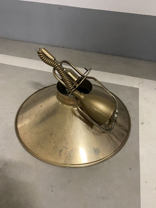 Mosięzna lampa wiszaca