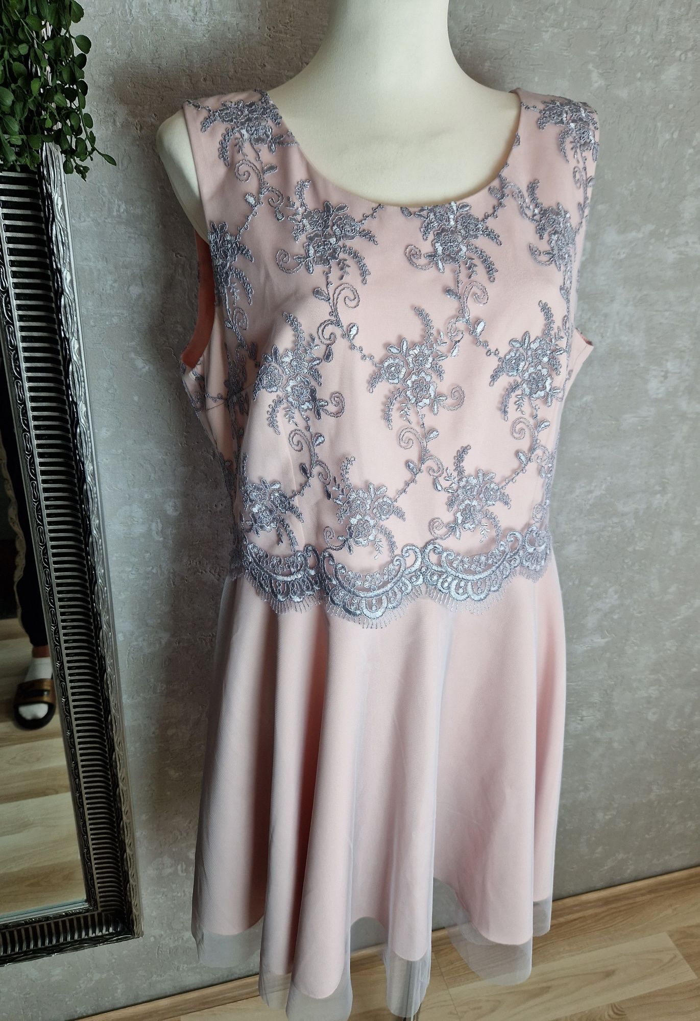 Elegancka sukienka na okazje 42 44 pudrowy róż z koronką na komunie