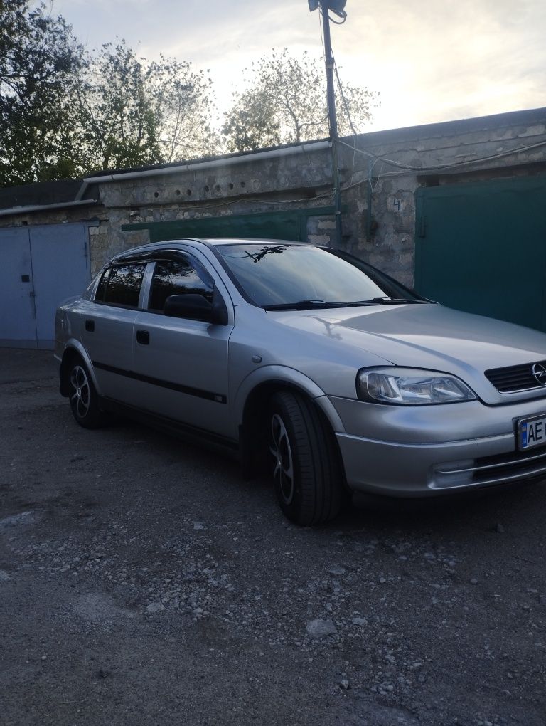 Opel Astra G, 1999 года выпуска.