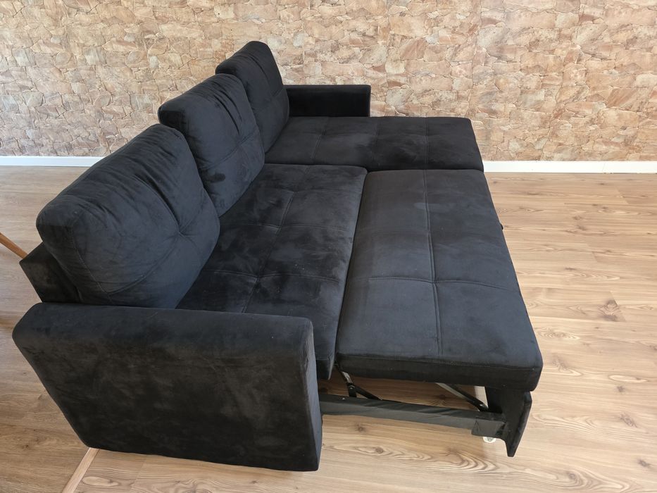Sofá chaise reversível, cor preta.
