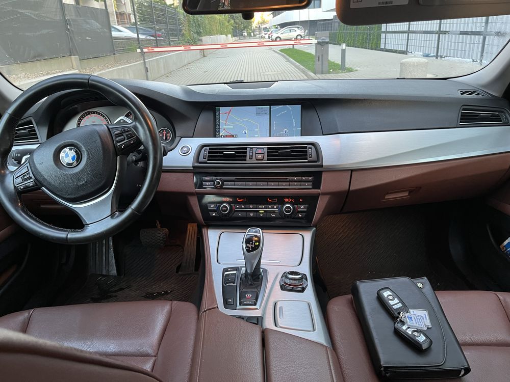 BMW F11 520d 184KM lopatki automat duza navi aktywny tempomat el klapa