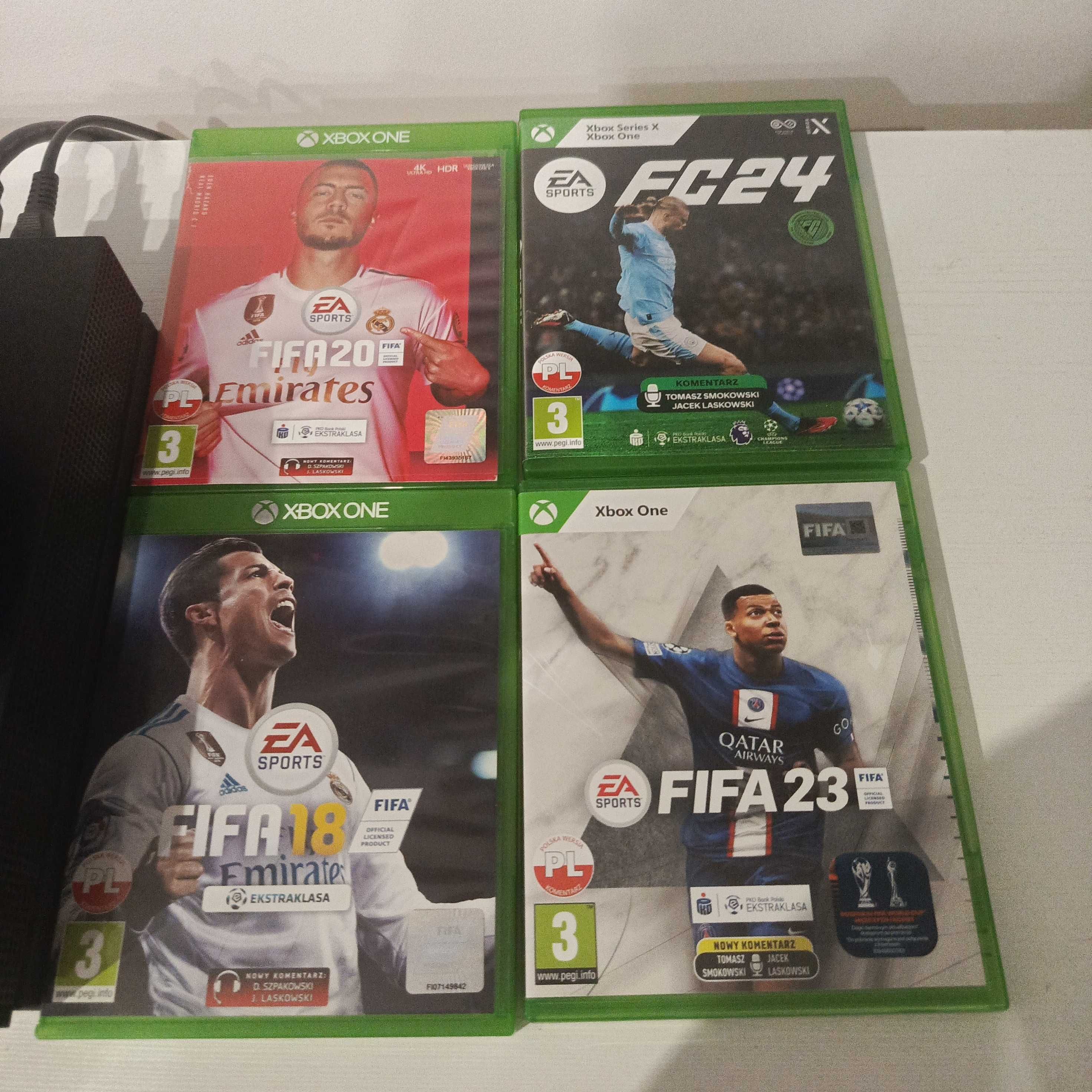 Xbox one x z 2 padami  i 7 grami