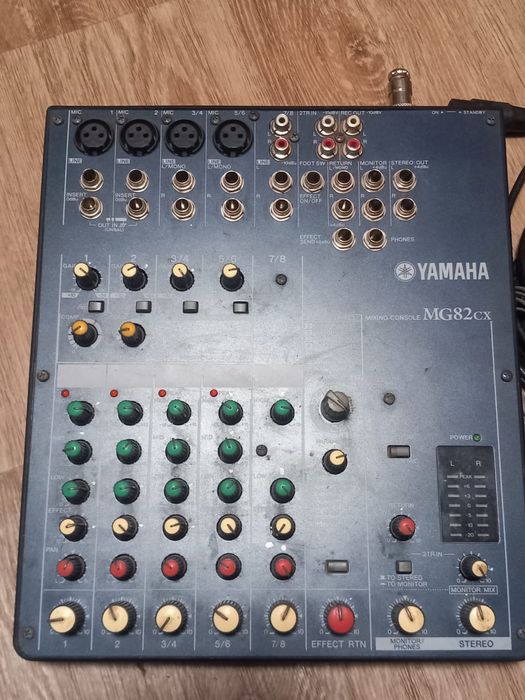 Микшер Yamaha EMX 220CX