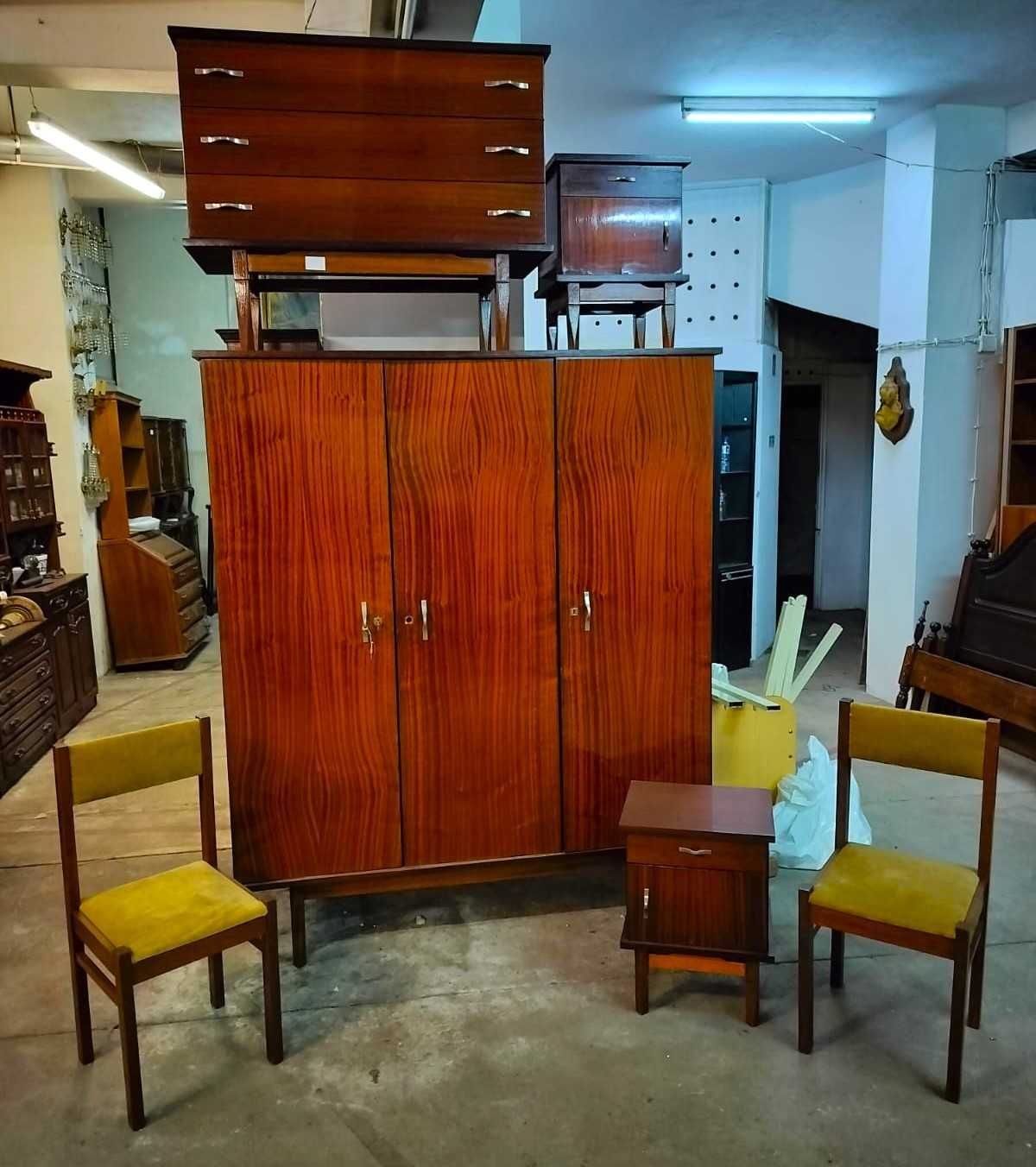 Roupeiro e CamaVintage  - Bom Estado