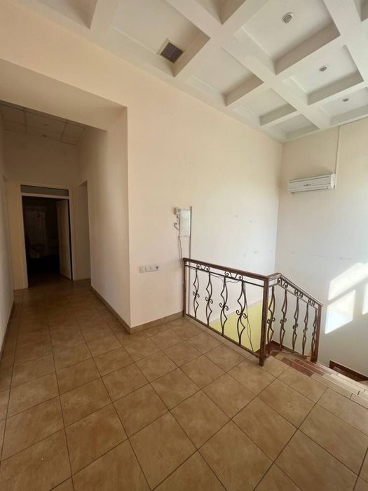 Комерційне  приміщення на жд вокзалі 215 м.кв. 100 та 115 м ка