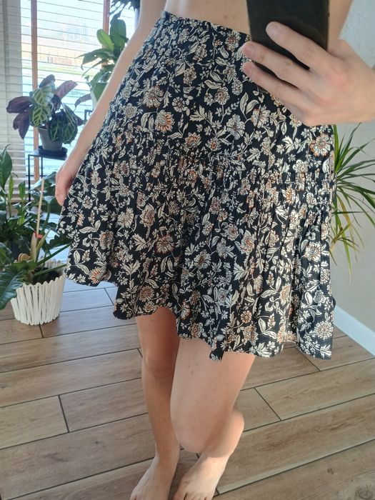 Kwiecista spódnica rozkloszowana Zara M