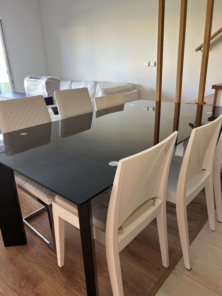 Vendo 8 cadeiras sala de estar (2 modelos)