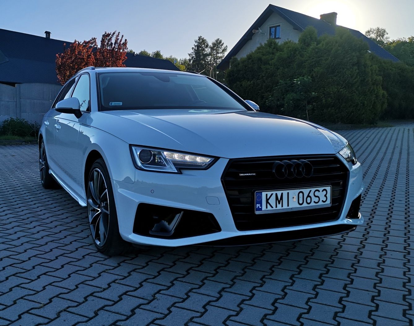 Audi  A4B9 Avant Quattro 190KM