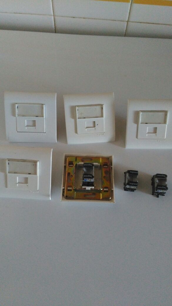 adaptadores para calha técnica e tomadas RJ45