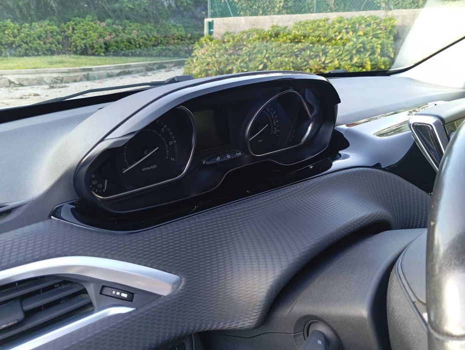 Peugeot 2008 1.2 ALLURE