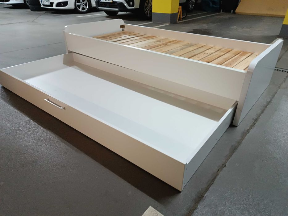 Łozko z szuflada i materacem 200x90