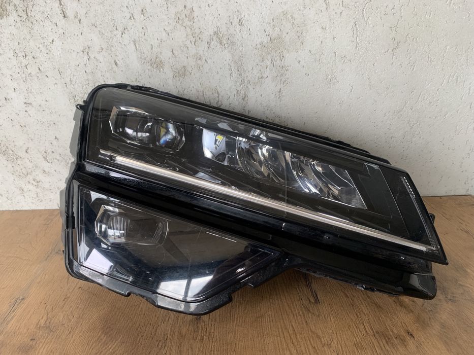 Skoda Karoq lampa prawa przednia prawy przód FULL LED Europa