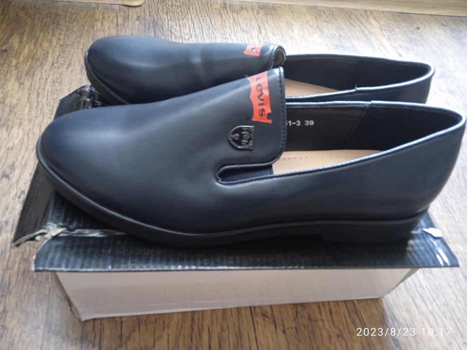 Nowe męskie mokasyny Levi's rozm 39 granatowe