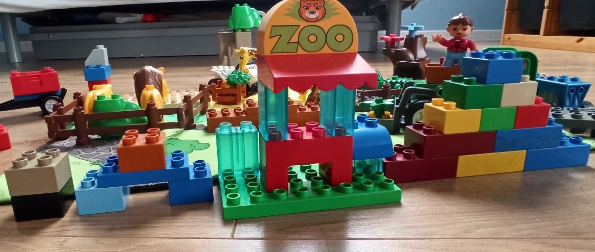 LEGO DUPLO ZOO STRAŻ KARMIENIE w zoo traktory i inne