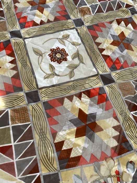 Chusta Valentino tulipany recznie rolowana 84 cm