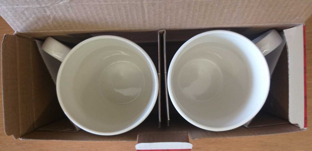 Conjunto de 2 canecas de porcelana novas