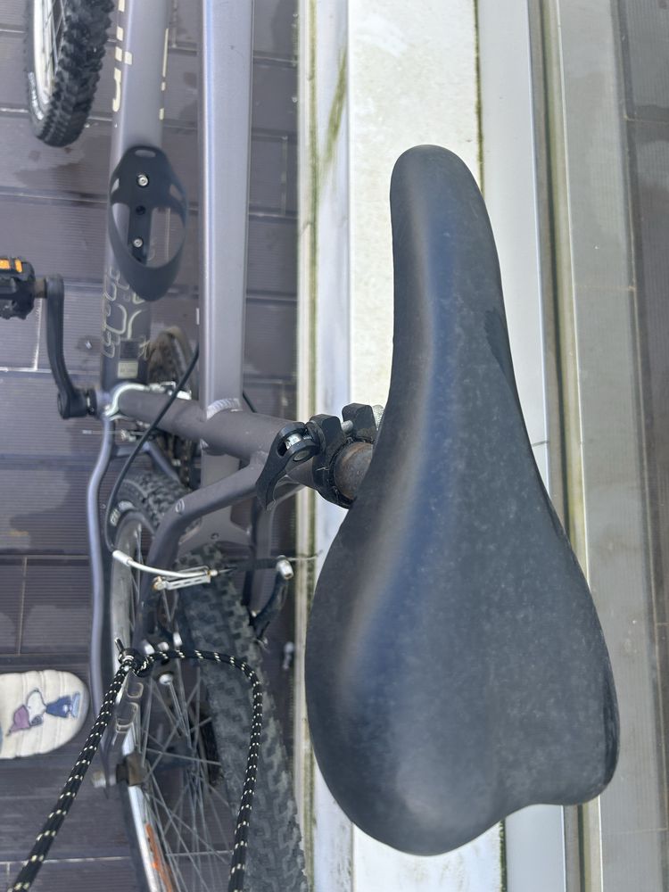 Bicicleta b’twin cinza
