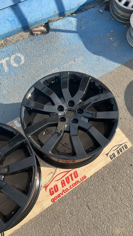 Goauto диски Range Rover 5/120 r20 9j dia72,6 в чорному глянці як нові