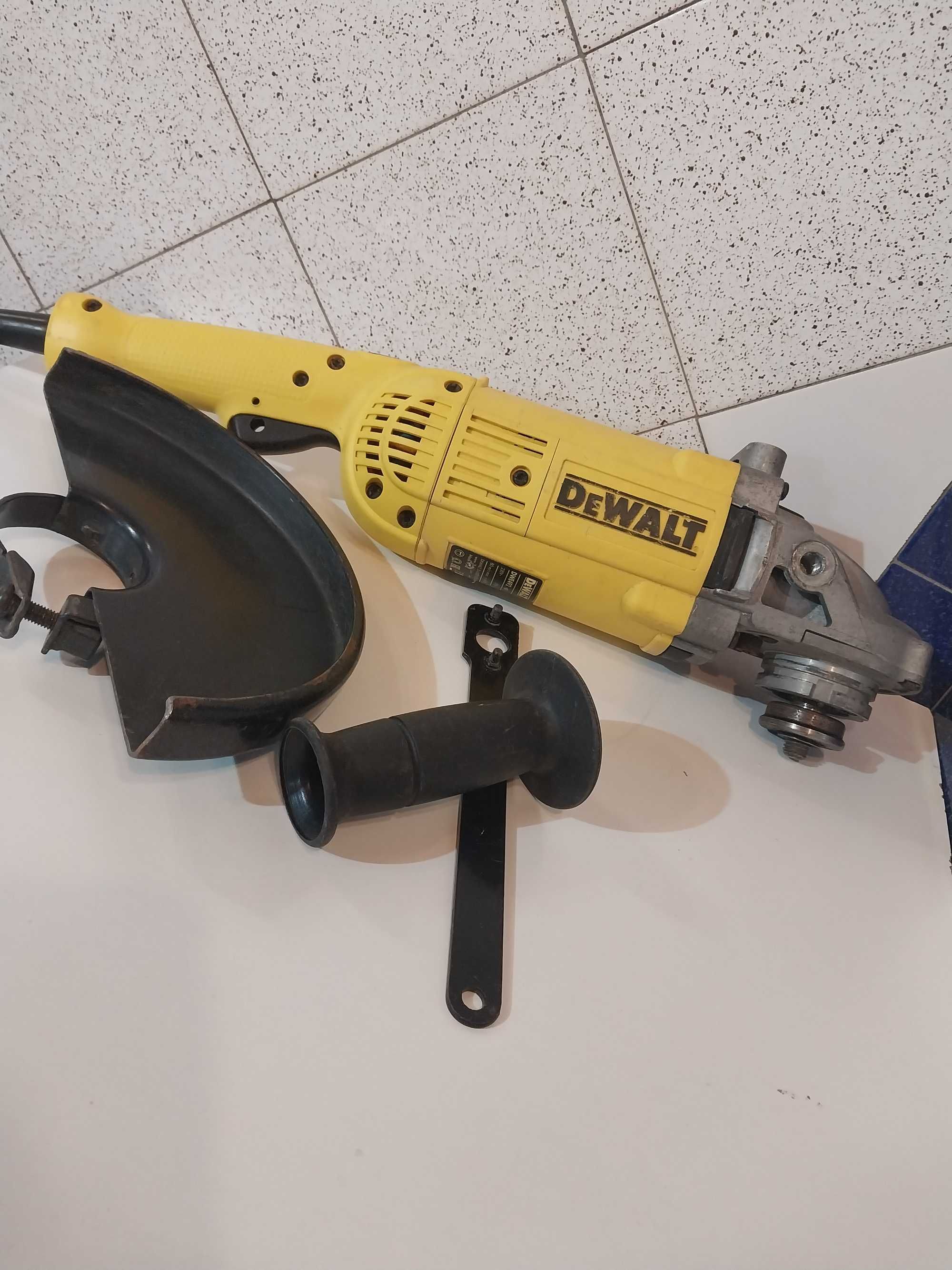 болгарка DeWALT DWE492 - QS