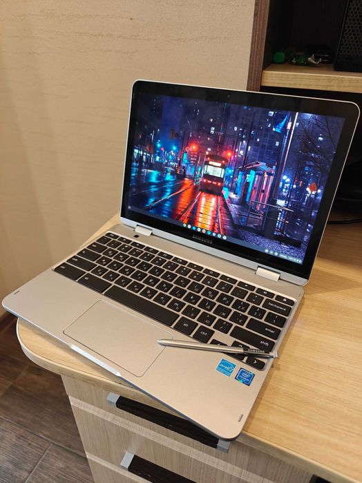 Ноутбук 2-в-1 Samsung Chromebook Plus V2  / 99 % батарея + стилус
