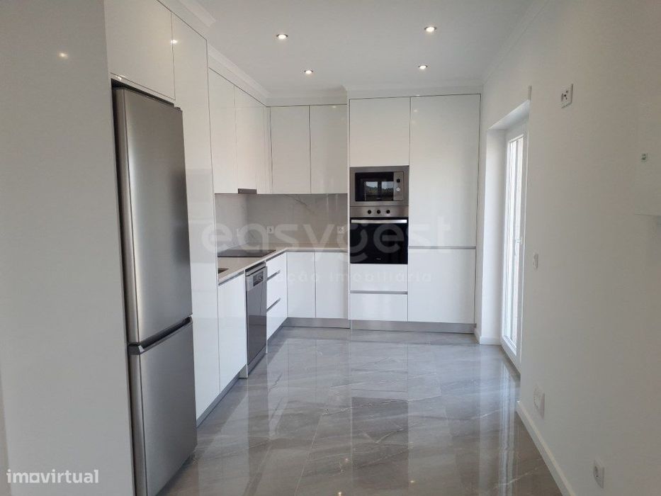 Penthouse T3 com Vista Panorâmica e Acabamentos de Excelência na Lo...