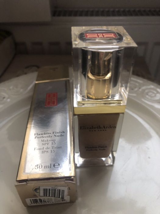 ELIZABETH ARDEN Тональная основа Perfectly Nude Makeup SPF 15