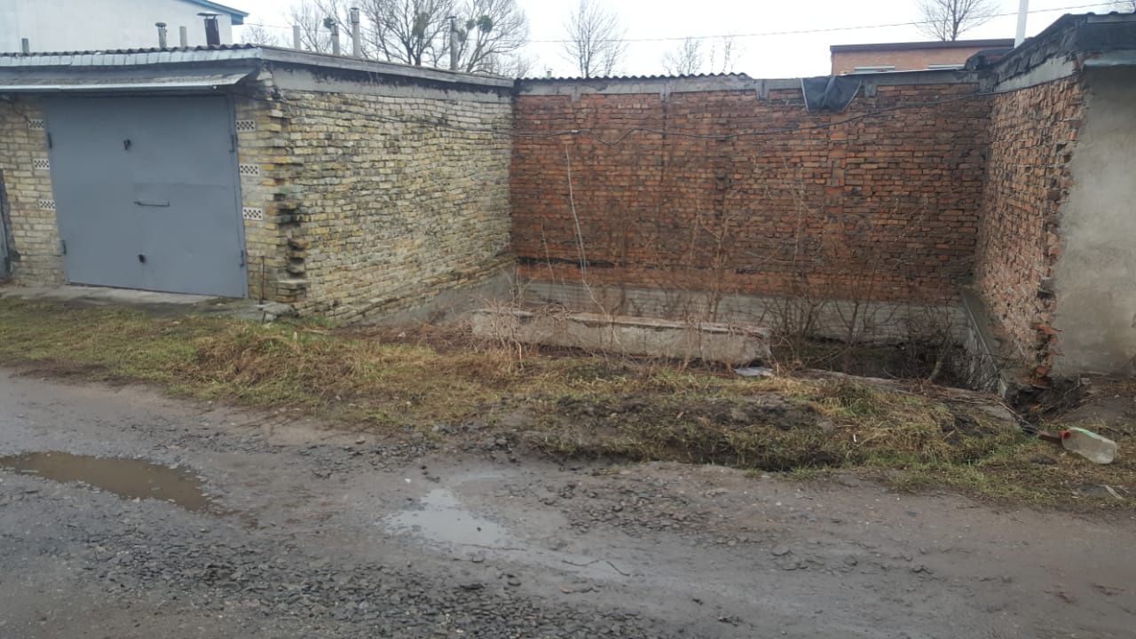 Продати ділянку під гараж г/к " політ "