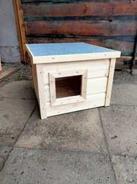 Domek dla kota drewniany.