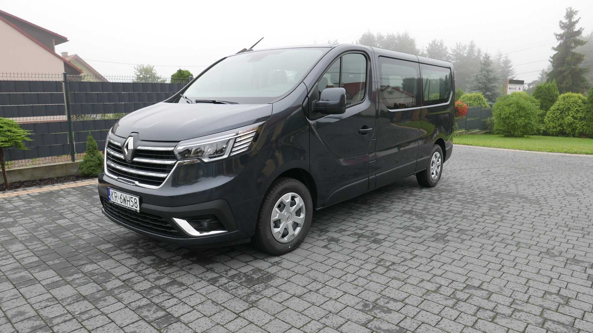 Wynajem busa 9 osob, wypożyczenie Renault Trafic wesela,imprezy