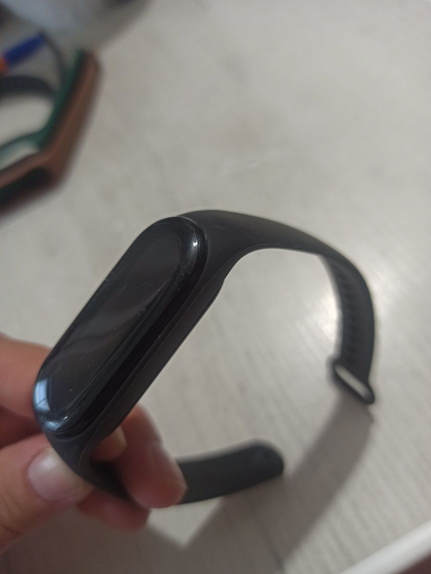 Akcesoria Xiaomi Mi Band 5/6 + urządzenie (uszkodzone na części)