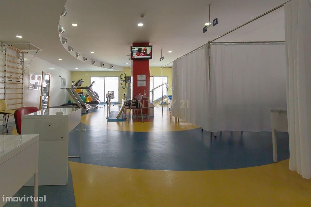 Clínicas de reabilitação física com equipamentos incluídos em Ponta De