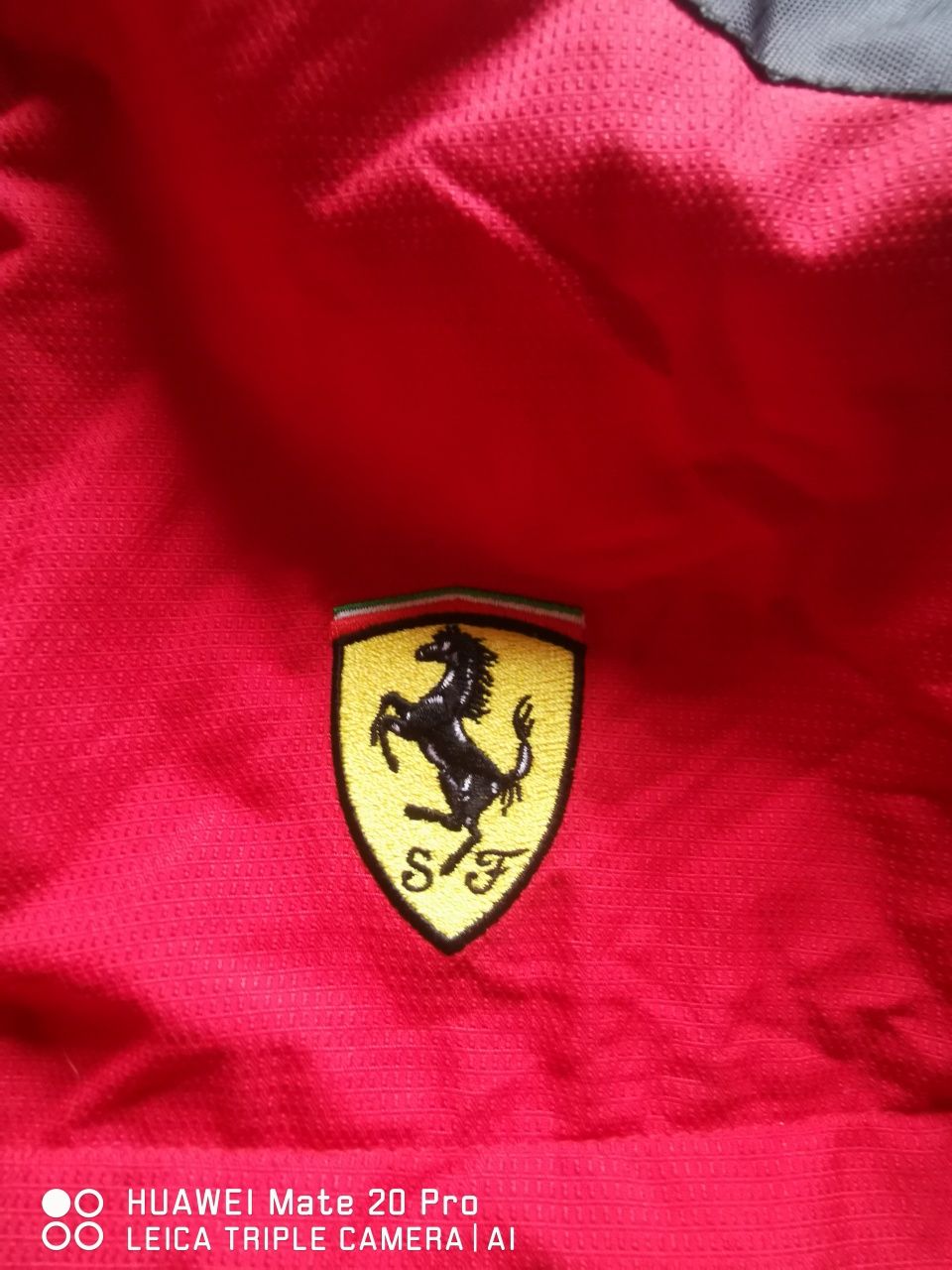 Vendo casaco Impermeável Ferrari seminovo