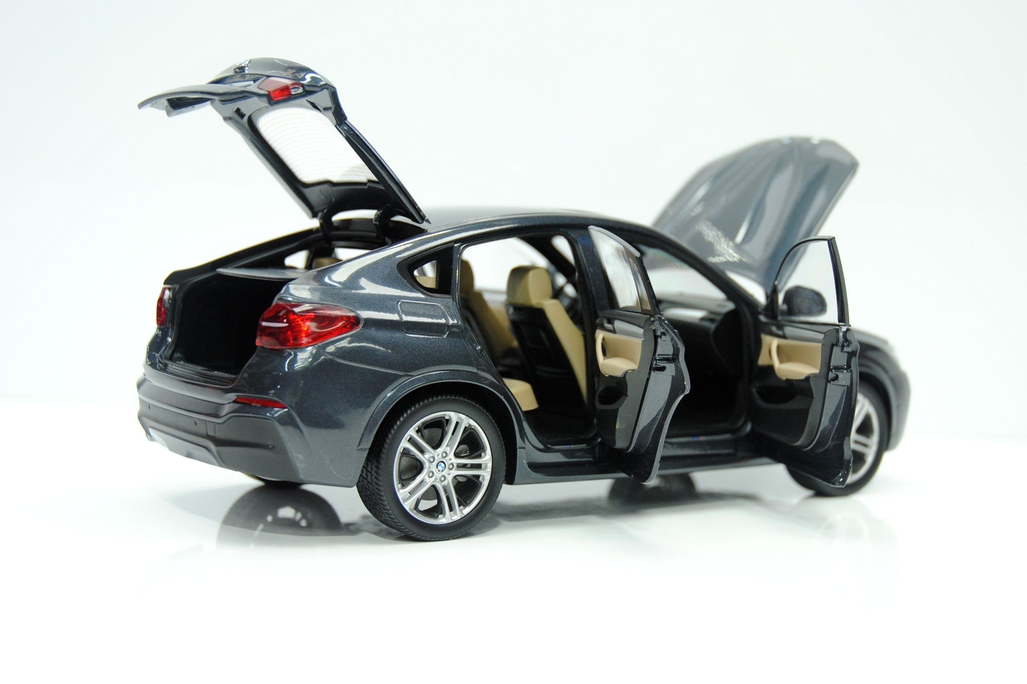 1/18 модель BMW X4 2014 sophisto grey PARAGON