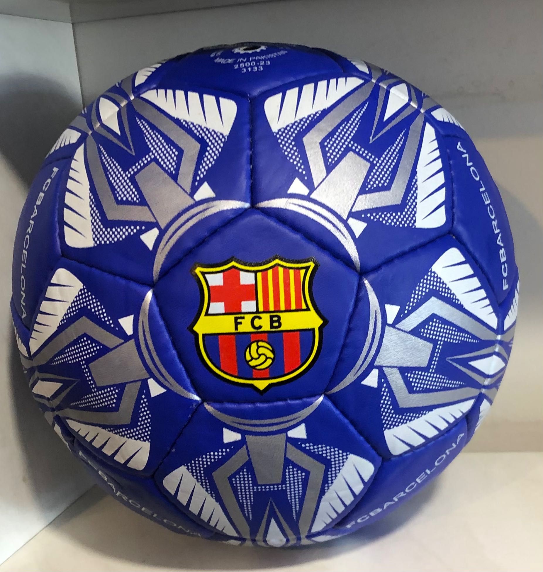 Футбольный мяч премиум класса ФК Барселона для асфальта