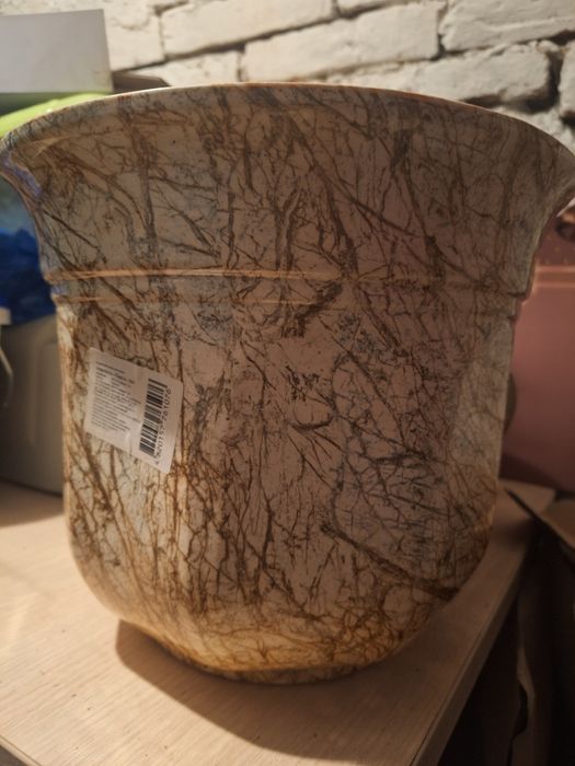 Вазони, горщики різних розмірів