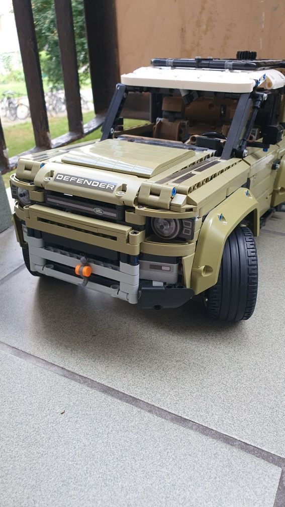 LEGO Technic 42110 Land Rover Defender.