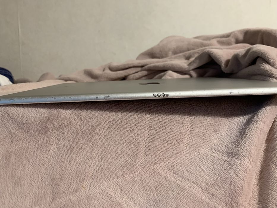iPad Pro (12,9 дюйма) 2-го покоління