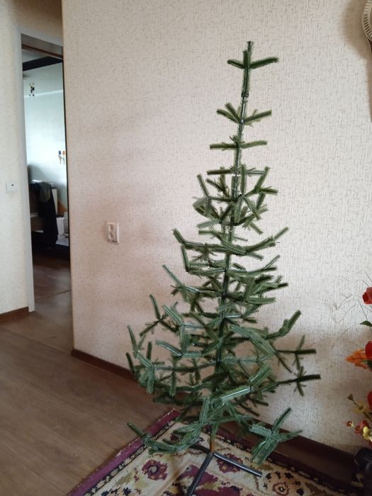 Ёлка искусственная 1.5 м. Разборная.