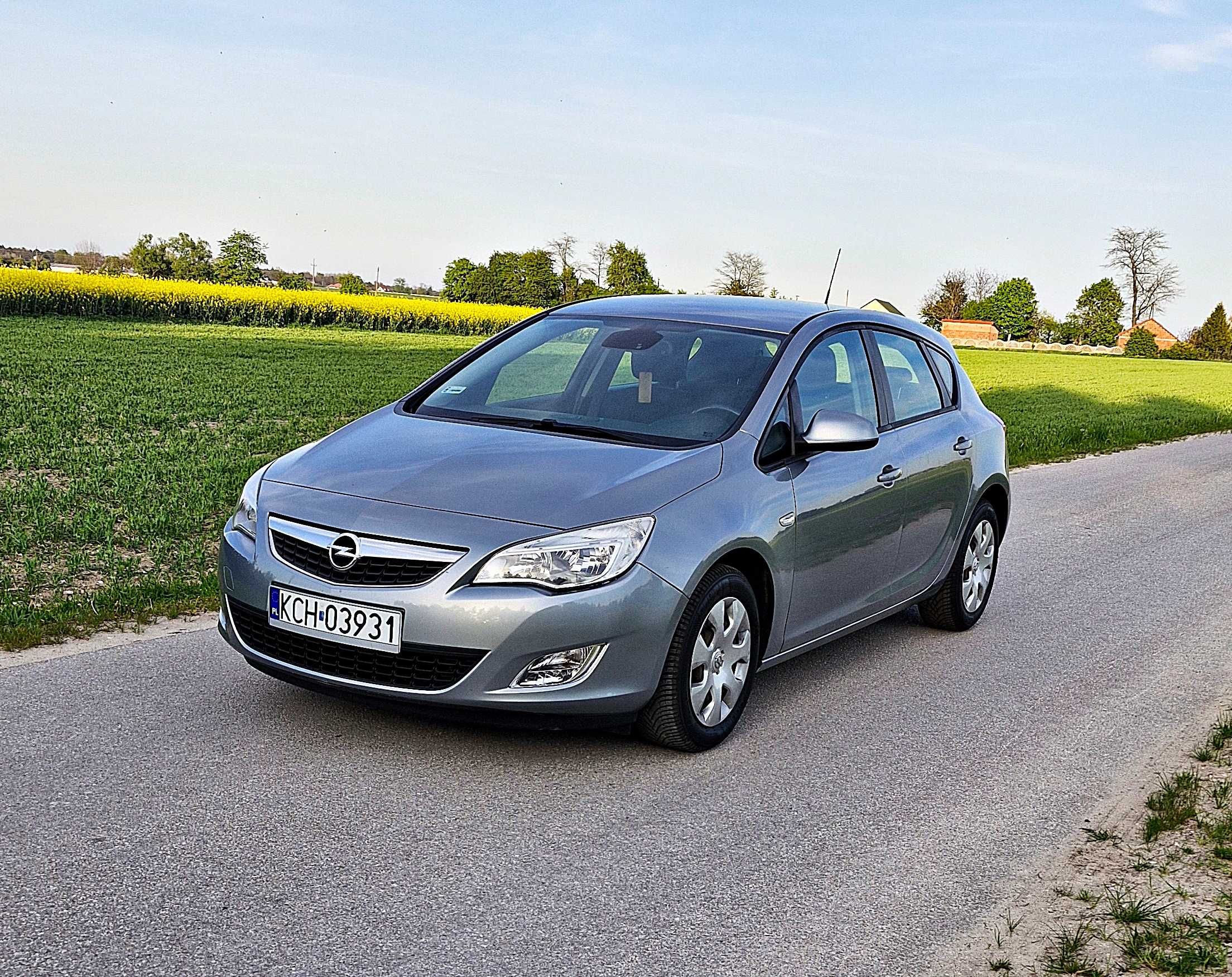 Opel Astra J 1.6 benzyna Grzana kierownica Ładna Dobry stan