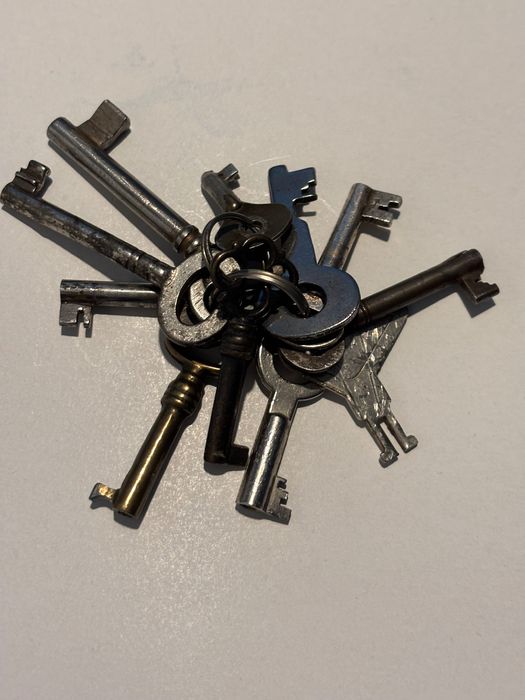 klucze kluczyki meblowe