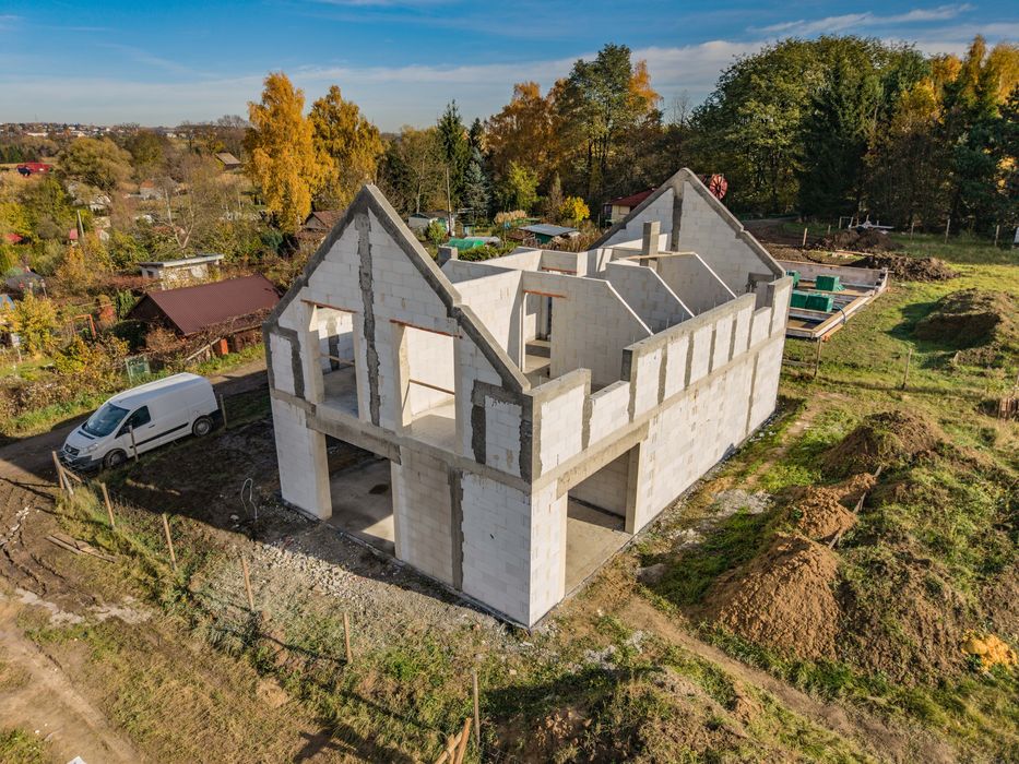 Budowa domów, budynków gospodarczych w stanie surowym