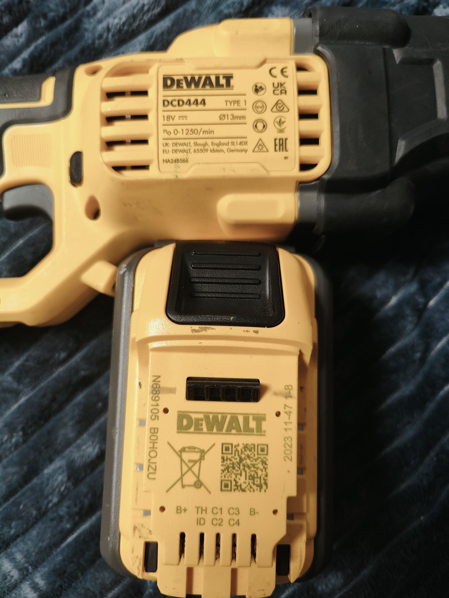 Wiertarka kątowa DeWalt DCD444 + bateria 9AH