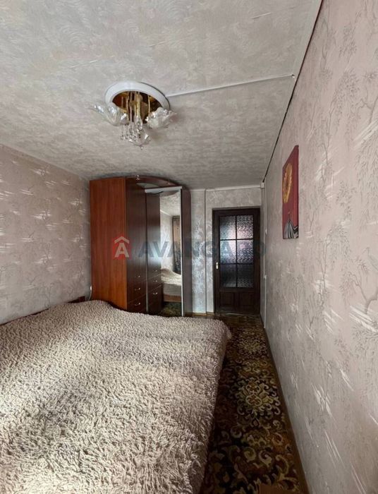 Здається 3-кімнатна ,в низу проспекта Олександра Поля - Шнеєрсона