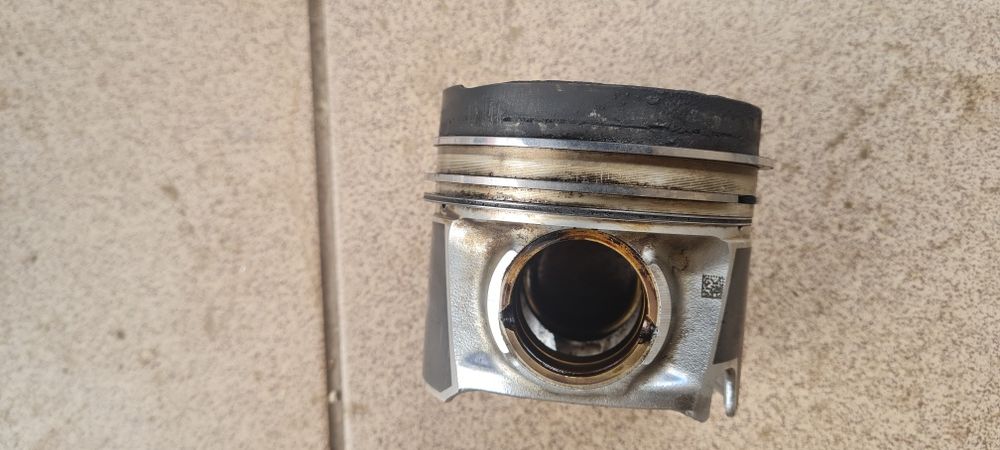 Tłok silnika Mercedes Sprinter W907 OM651 z 2019 roku Pojemność 2.2