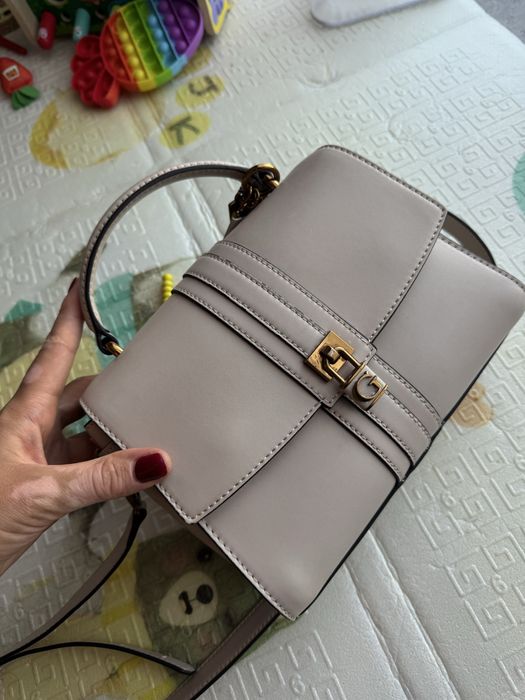 Жіноча сумка Guess