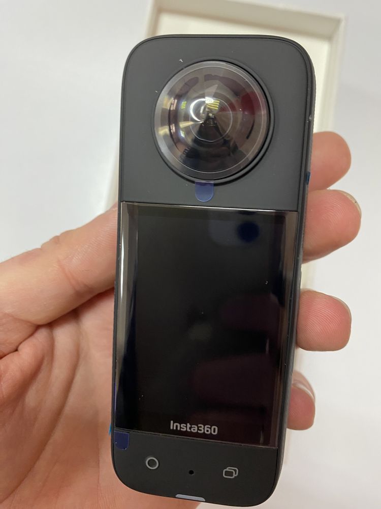 Камера Insta360 x3 открыта коробка