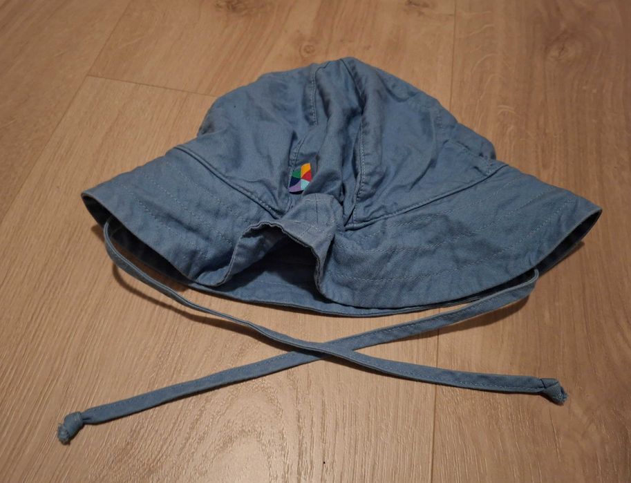 Błękitny kapelusz z troczkami MyBasic, 12-36 miesiecy