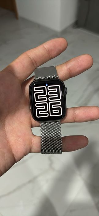 Apple Watch Series 5 – 44 mm (GPS + Cellular)